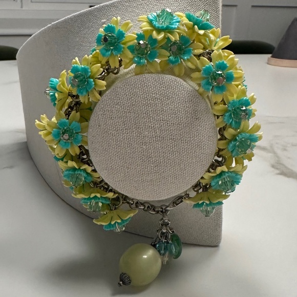 DANNY POLLAK - Playful Floral Bracelet in Yellow and Deep Turquoise Blue - Picture 5 of 13